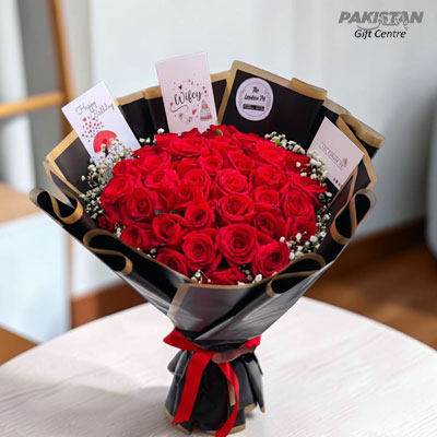 Elegant Red Roses Bouquet with Greeting Cards